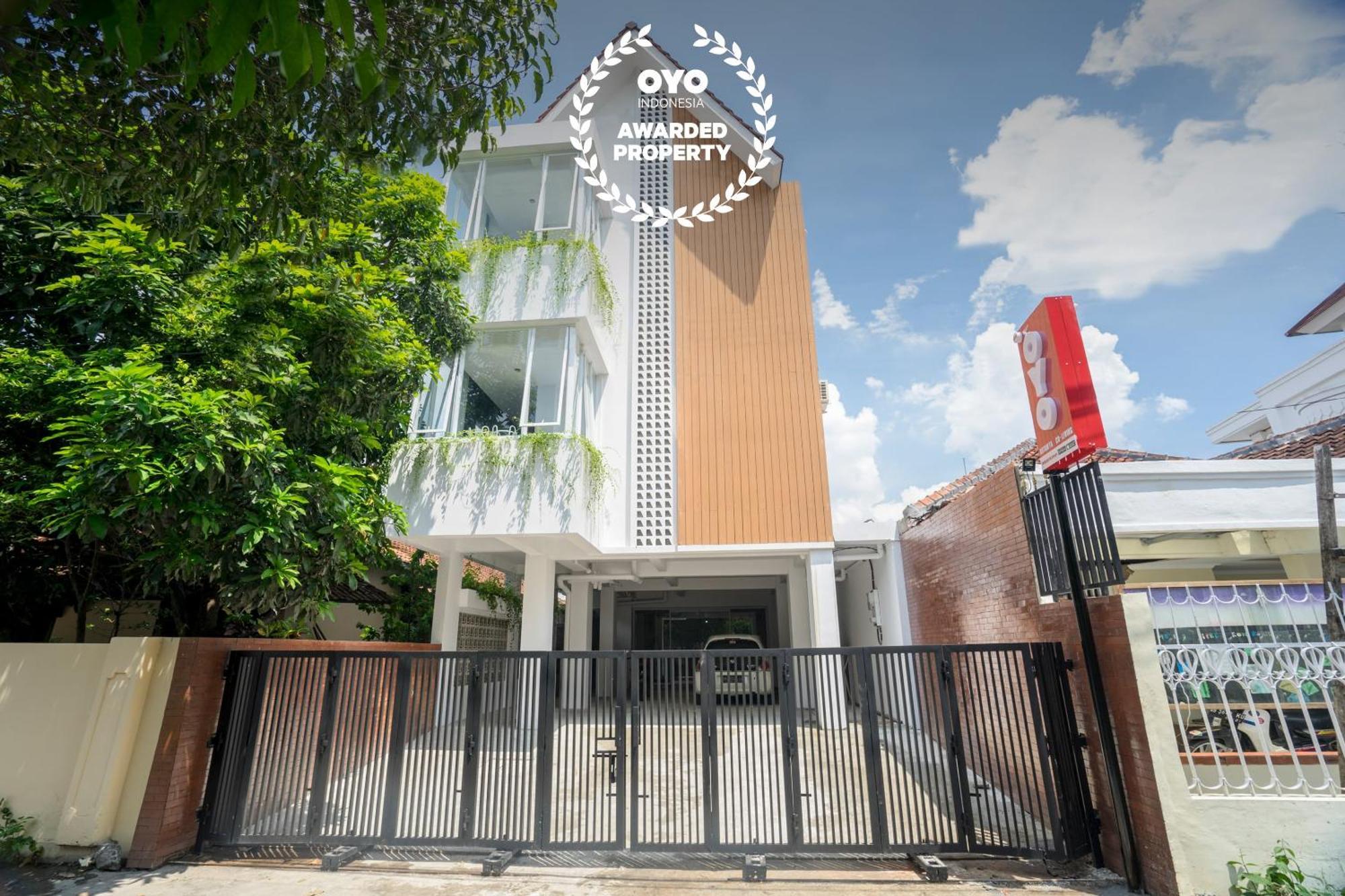 Отель Super Oyo Collection O 2627 Ratamya Co-Living Джокьякарта Экстерьер фото